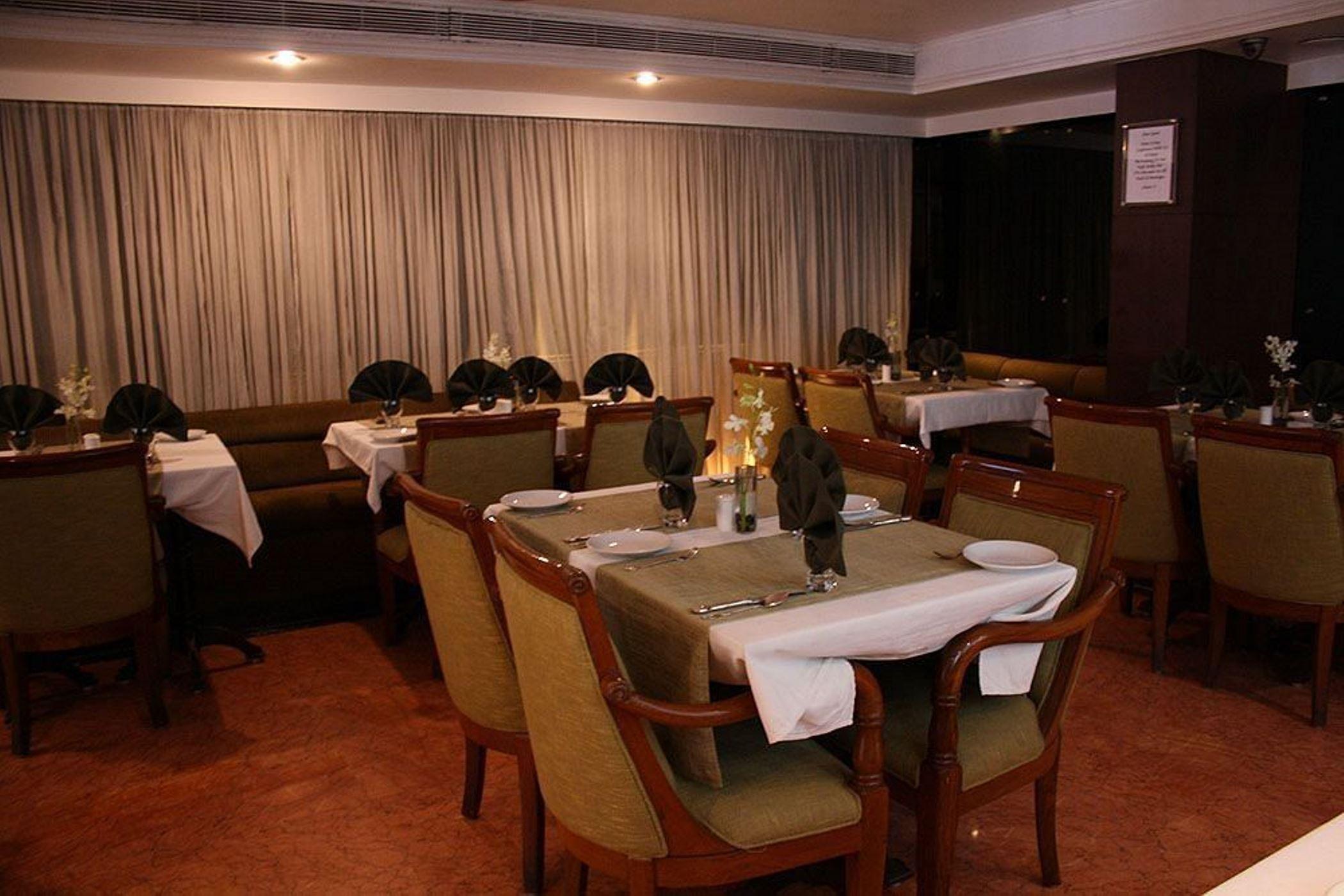 Hotel Bawa International Mumbai Restaurang bild