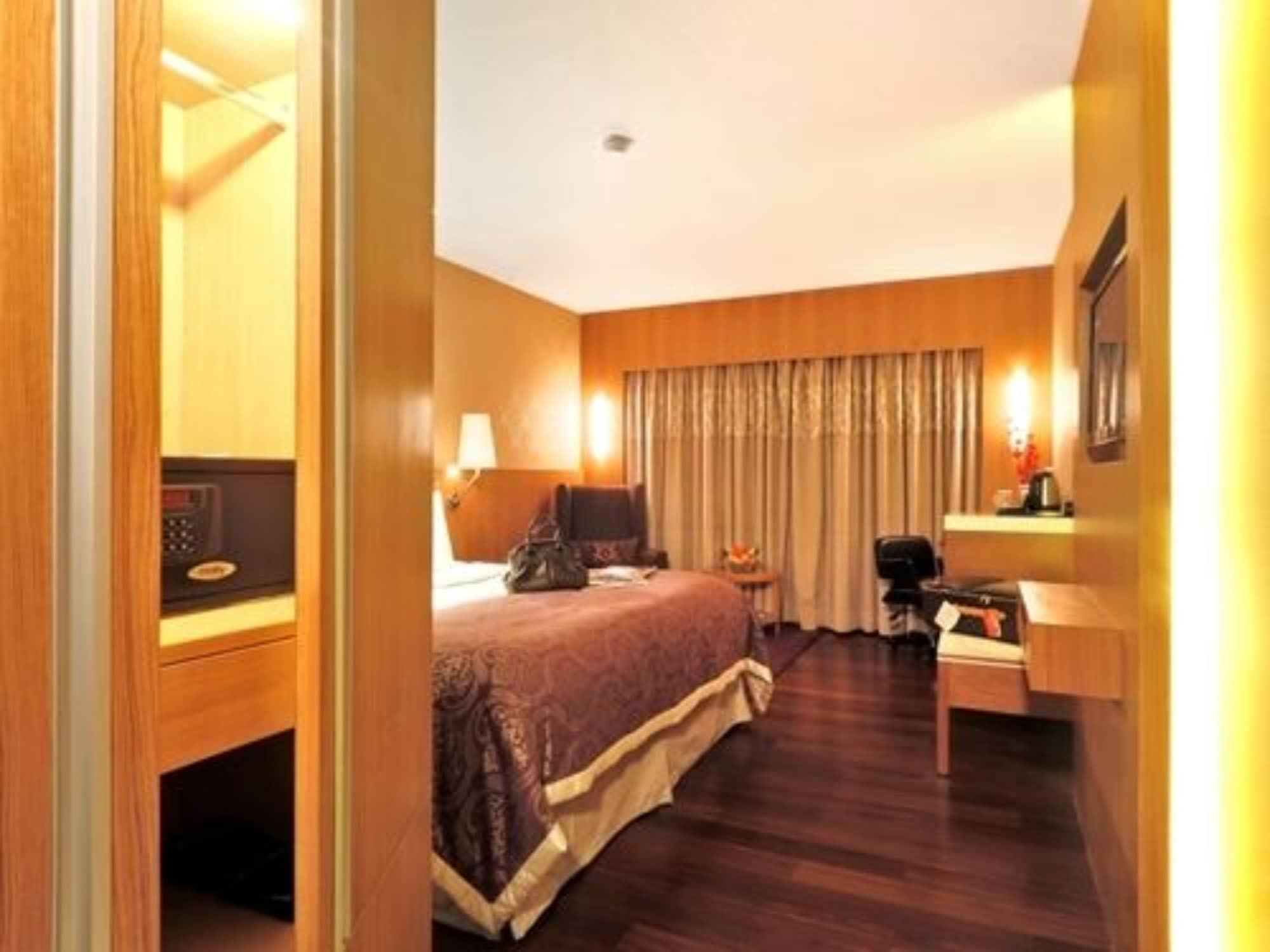 Hotel Bawa International Mumbai Exteriör bild