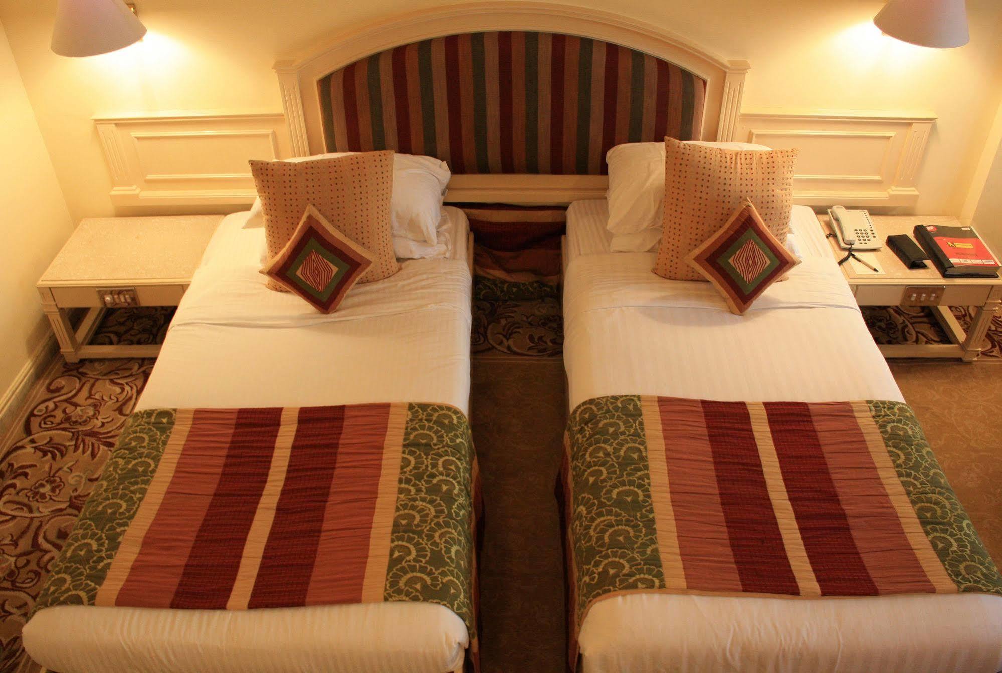 Hotel Bawa International Mumbai Exteriör bild