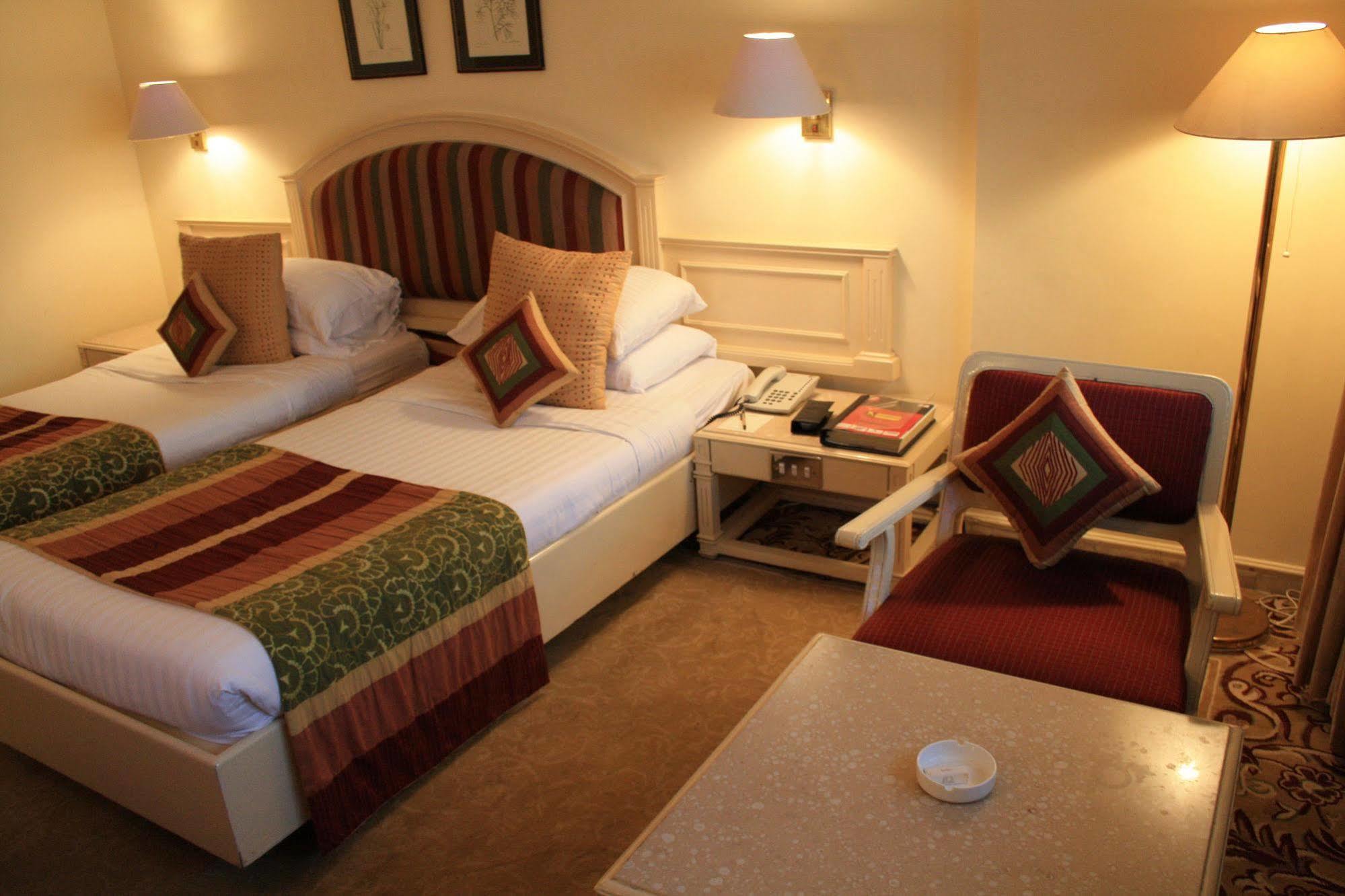 Hotel Bawa International Mumbai Exteriör bild
