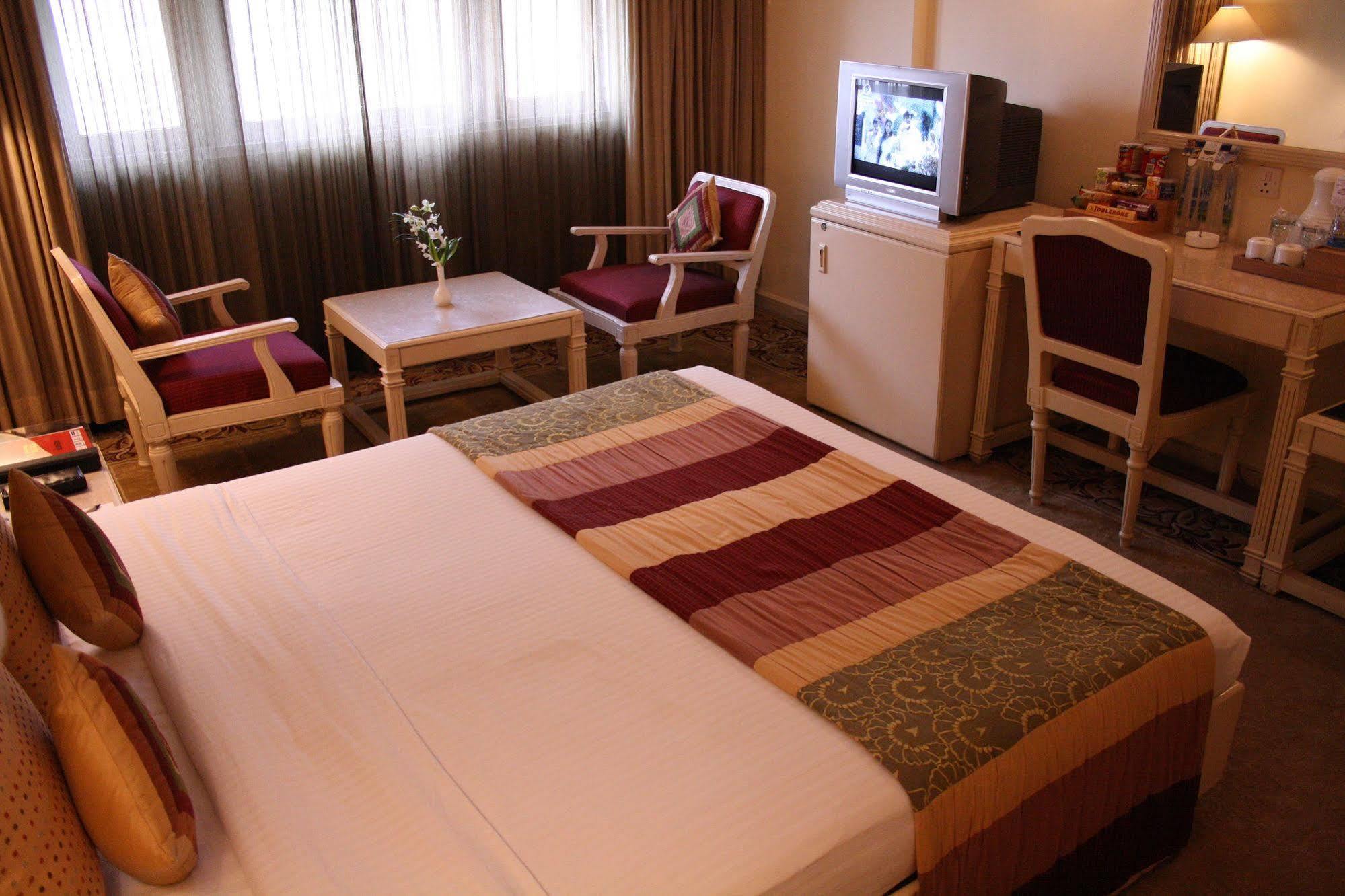Hotel Bawa International Mumbai Exteriör bild